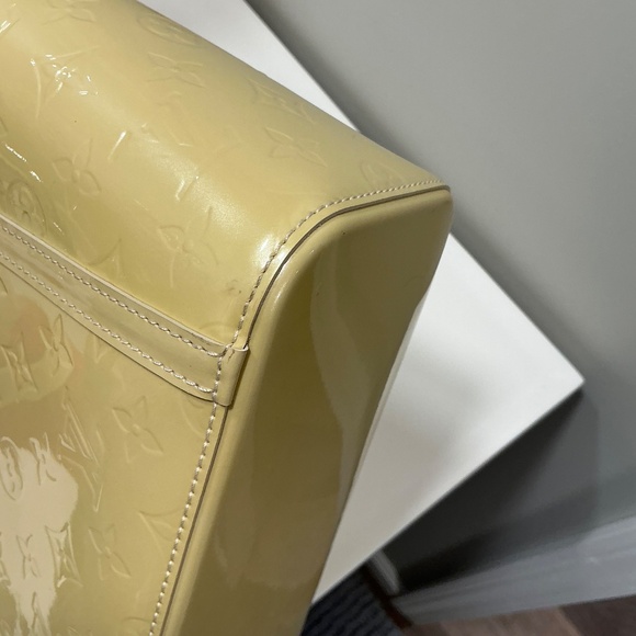 Louis Vuitton pale yellow Vernis patent leather handbag - Picture 4 of 11